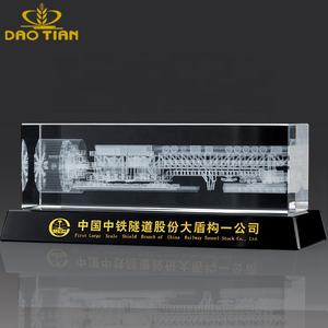 Cubo di cristallo vuoto k9 all'ingrosso a buon mercato personalizzato cubo di cristallo 3D cornice per foto incisa al laser con base nera per regalo souvenir - Product Image 4