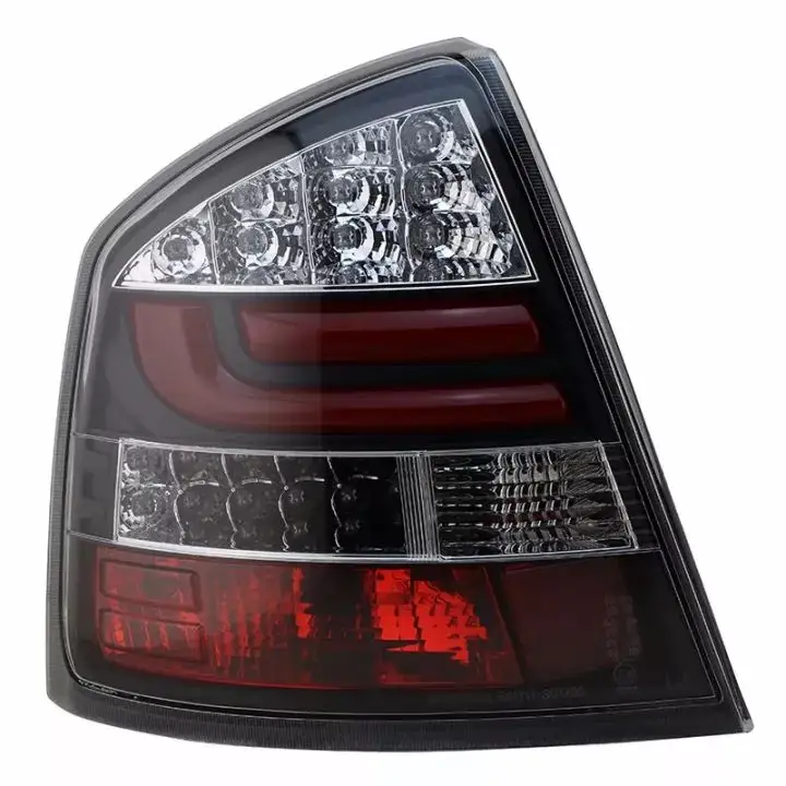 Système d'éclairage arrière pour Skoda Octavia 2009 — 2014, ensemble de phare modifié rouge avec coque noire