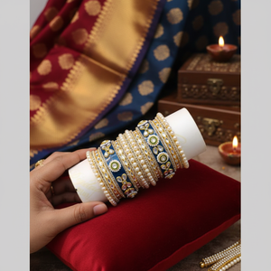 Juego de pulseras finas de acrílico con perlas y piedras Kundan chapadas en oro - Product Image 3