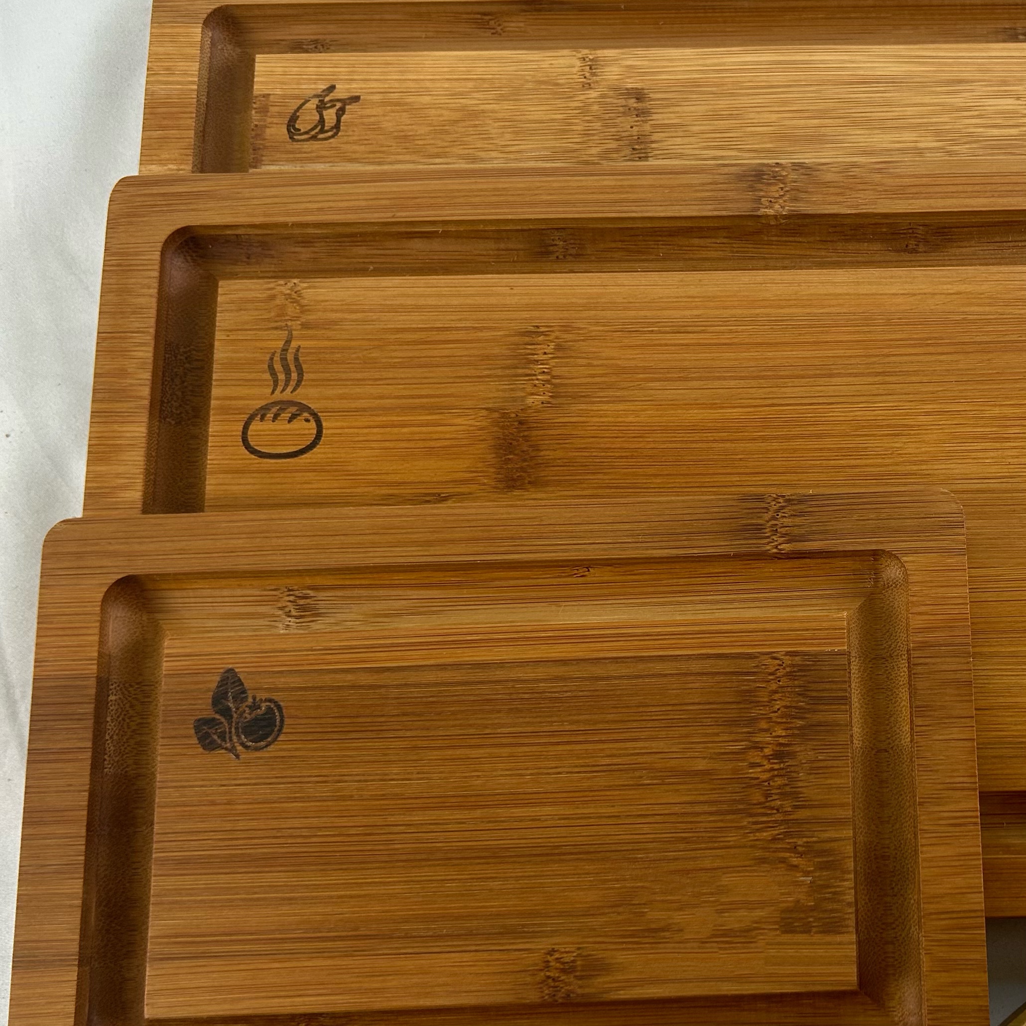 Ensemble de 3 planche à découper en bois fini foncé