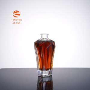Bouteille à vin en verre cristallin taillé au diamant <span class=keywords><strong>haut</strong></span> <span class=keywords><strong>de</strong></span> <span class=keywords><strong>gamme</strong></span> <span class=keywords><strong>de</strong></span> 250 ml, idéale pour le brandy, le whisky et le <span class=keywords><strong>gin</strong></span> - Product Image 1