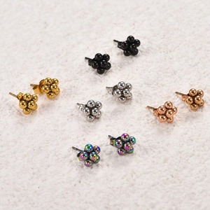 Petites boucles d'oreilles clous en acier inoxydable avec fleurs, couleur or et argent, mini perles, bijoux de piercing pour femmes et filles - Product Image 1