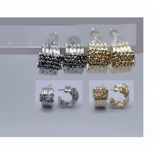 Orecchini geometrici a Clip di tendenza con perle di rame e ottone e pietre diamantate alla moda - Product Image 1