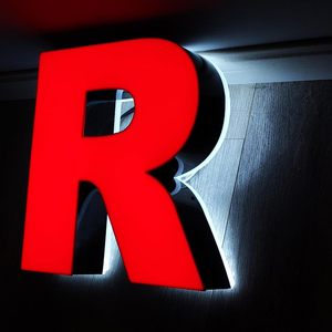 Letrero Luminoso LED 3D para Negocios, Logotipo Personalizado en Metal y Acrílico, Retroiluminado - Product Image 2