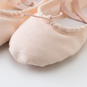 Venta al por mayor OEM barato niñas mujeres <span class=keywords><strong>de</strong></span> cuero genuino danza estiramiento <span class=keywords><strong>lona</strong></span> zapatos <span class=keywords><strong>de</strong></span> <span class=keywords><strong>ballet</strong></span> - Product Image 2
