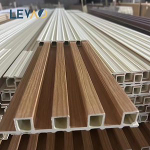 Pannelli in WPC di Alta Qualità, Lussuosi Rivestimenti in Legno Composito Impermeabile, Pannelli Scanalati per Interni - Product Image 1