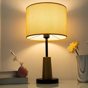 Lámpara de mesa LED de simplicidad creativa europea para el hogar Lámpara de estudio pequeña de calidad con base de bombilla E14 Fuente de alimentación de CA/CC - Product Image 2