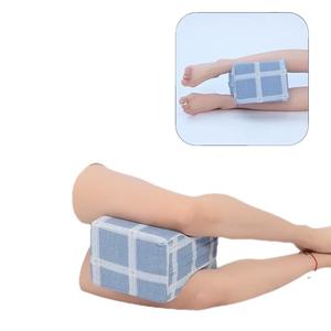 หมอนรองขาเพื่อความสบายสำหรับการนอนตะแคง ฟองน้ำความหนาแน่นสูง ขนาดเดียว ลายตารางหมากรุก สำหรับการดูแลผู้สูงอายุและการออกกำลังกาย - Product Image 1