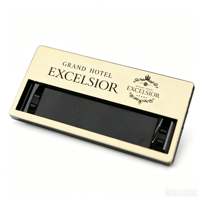 Badge nominatif métallique personnalisé avec aimant, étiquette nominative gravée sur mesure avec attache sécurisée pour le personnel, badge d'identification d'employé en gros