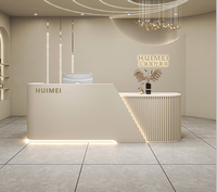 Comptoir de réception moderne et personnalisé pour spa, blanc