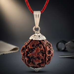 Pendentif Rudraksha en laiton 4 Mukhi plaqué rhodium avec chaîne à maillons et cordon rouge, collier de perles, bijoux spirituels pour femme, idéal pour les fêtes, provenant du Rajasthan - Product Image 6
