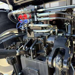 Nuevo Tractor Agrícola de 120 HP 4x4 con Cabina, Certificado CE 2025, para Labranza y Siembra en las Pampas <span class=keywords><strong>Argentinas</strong></span> - Product Image 4