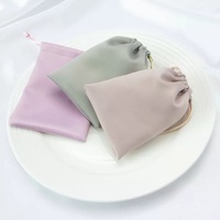 Pochettes à bijoux, sacs en polaire à cordon, sacs porte-bonheur, sacs en flanelle, sacs pour bonbons de mariage et objets de collection, petits sacs en tissu
