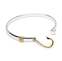 Bracelet jonc à hameçon classique fabriqué sur Cape Cod Bracelet en acier inoxydable plaqué or jaune cadeau pour mari