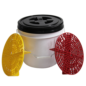 Vente en gros de seau de stockage d'eau en plastique PP de taille personnalisée 13L seau de lavage de voiture extérieur prix d'usine - Product Image 1