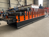 Machine de formage automatique de panneaux de toiture en acier coloré à trois couches avec moteur de pompe à engrenages PLC