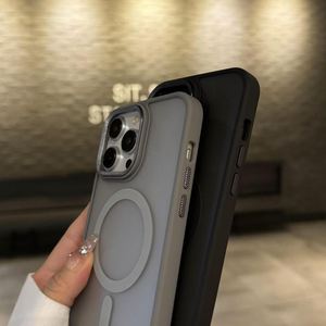 เคสโทรศัพท์แบบแม่เหล็กหรูหราสำหรับ iPhone 15 14 16 Plus 11 12 13 16 Pro Max ป้องกันแรงกระแทก รองรับการชาร์จไร้สาย ฝาหลังแข็ง - Product Image 6