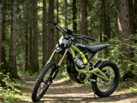 En stock : Moto électrique tout-terrain Surron 2026, 10 kW, avec fonction SWC Auto Hold à 2 niveaux