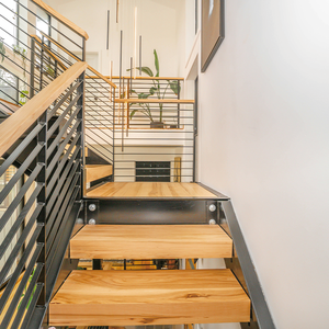 <span class=keywords><strong>Escalera</strong></span> Recta Combinada de Acero y Madera Prima con Peldaños Antideslizantes para Renovación Interior de Apartamentos Dúplex - Product Image 4