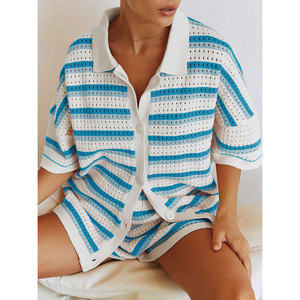 Conjunto de Punto de 2 Piezas para <span class=keywords><strong>Mujer</strong></span>, Moda 2026, Cárdigan a Rayas de Manga Corta con Solapa, Shorts de Cintura Alta con Bloques de Color, Atuendo con Botones - Product Image 4