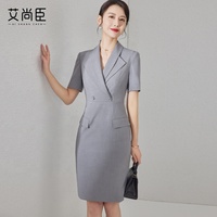 Robe de soirée tissée écologique pour femme avec détails boutonnés naturels, couleur noir-gris, production sur mesure, une pièce