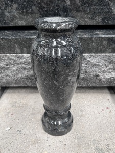 Lápida <span class=keywords><strong>de</strong></span> Granito Gris Acero Estilo Americano con Forma <span class=keywords><strong>de</strong></span> Pico <span class=keywords><strong>de</strong></span> Montaña Natural y Florero - Product Image 5