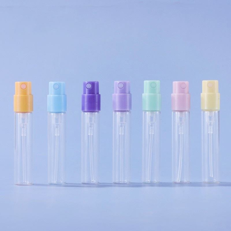 ขวดใสพร้อมปั๊มสีฟ้าอ่อน