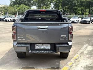 Prix de Gros 2021 Voitures d'Occasion <span class=keywords><strong>Isuzu</strong></span> D-MAX 1.9T Diesel 4x4 Automatique V-CROSS Pick-up pour l'Exportation Faible Kilométrage Sans Accident - Product Image 5