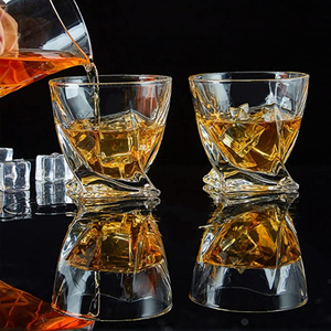 แก้วไวน์คริสตัลรูปทรงเพชรแบบกำหนดเอง แก้ววิสกี้ทรงบิด แก้วร็อคส์สำหรับสก็อตช์วิสกี้ ขายดี - Product Image 2