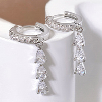 Boucles d'oreilles créoles pendantes plaquées or 18 carats pour femme, avec triple zircon cubique et pendentif goutte d'eau en zircon cubique, style Huggie