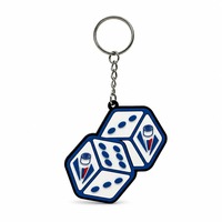 Llavero de PVC con forma de dados personalizado al por mayor, llavero de goma suave con doble dado, recuerdo de marca de juego, regalo promocional a granel
