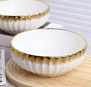 Vendita calda di lusso in porcellana bordata oro grande ciotola da portata in ceramica ciotole di <span class=keywords><strong>zucca</strong></span> bianco in rilievo con bordo dorato per l'Africa - Product Image 1