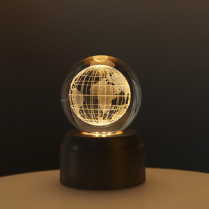 Xưởng sản xuất nhỏ bán buôn quà lưu niệm chuyên nghiệp giá rẻ, quả cầu thủy tinh xoay 3D có đế gỗ LED - Product Image 2