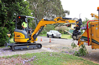 Mini-excavatrice puissante XE27U, poids opérationnel de 2,7 tonnes, moteur de 20,9 CV, force de la benne de 23 kN, pour travaux de terrassement, de creusement de fossés et d'installation de canalisations.