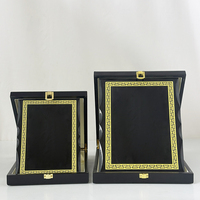Boîte en bois noire pliable pour plaque de certificat avec bordure dorée imprimée, boîte pour plaques en bois MH-FJ0061