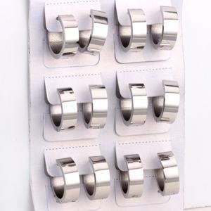 Boucles d'oreilles créoles rondes, lisses et brillantes, pour hommes et femmes, en or et en acier - Product Image 6