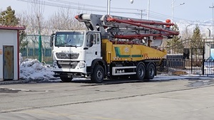 <span class=keywords><strong>Pompe</strong></span> <span class=keywords><strong>à</strong></span> <span class=keywords><strong>béton</strong></span> hydraulique stable montée sur <span class=keywords><strong>camion</strong></span>, neuve, chinoise, HB47V 47m, avec flèche télescopique - Product Image 4