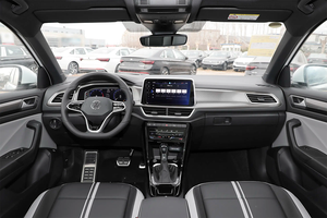 VW T-Roc <span class=keywords><strong>SUV</strong></span> de 5 Plazas, Caja de Cambios Automática, Volante a la Izquierda, Asientos de Cuero, 300 TSI, Cámara, Techo Solar, Garantía Global, Auto Usado - Product Image 3