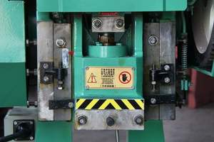 Presse hydraulique pour la production de ligne de support de télévision, prix de machine de presse de poinçon de machine de presse de puissance. - Product Image 5