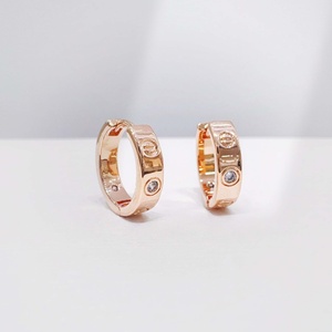 Pendientes de aro geométricos de plata de ley 925 para mujer, chapados en oro de 18k, para uso diario, minimalistas y únicos. - Product Image 5