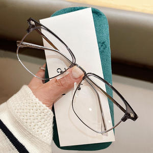 กรอบแว่นตาแบบครึ่งกรอบทรงสี่เหลี่ยมผืนผ้า รุ่น L2-2231 สำหรับทุกเพศ พร้อมเลนส์ป้องกันแสงสีฟ้า ดีไซน์ทรงสี่เหลี่ยม - Product Image 4