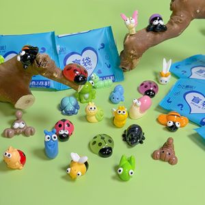 Bolsa Sorpresa con Mini Figuras Realistas de Resina de Ranas, Insectos y Pequeños Animales - Product Image 2