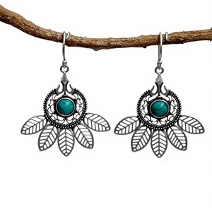 Boucles d'oreilles pendantes bohèmes en laiton plaqué argent faites à la main pour femmes, avec pierre turquoise, cadeau idéal pour fête ou anniversaire - Product Image 3