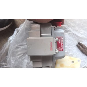 Vanne servo Moog 072-1202-10 Composant de commande hydraulique industriel - Product Image 1