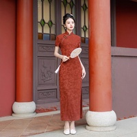 Nouvelle collection été 2026 : Robe longue Cheongsam élégante pour femme, style chinois, tenue de spectacle, vente en gros, modèle court