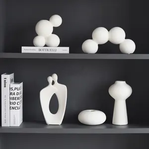 Nordische minimalist ische moderne Figuren Home Decoration Show Pieces Artikel Weiße Keramik Ornamente für Büro Wohnzimmer