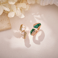 Anillo Abierto en Forma de Serpiente, Latón Chapado en Oro Rosa con Incrustaciones de Malaquita y Madreperla, Anillo Ajustable de Lujo para Mujer