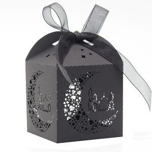 <span class=keywords><strong>กล่อง</strong></span><span class=keywords><strong>ของขวัญ</strong></span>วันอีดสีทอง พร้อมลวดลายเลเซอร์รูปพระจันทร์เสี้ยวและดาว ประดับด้วย<span class=keywords><strong>โบว์</strong></span>ริบบิ้นสุดหรู สำหรับใส่ขนมหวานอย่างมีระดับ - Product Image 4