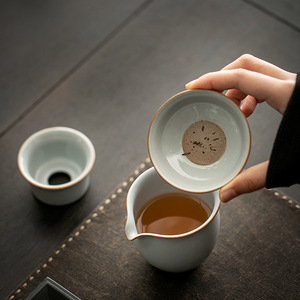 Juego de coladores de té de cerámica pintados a mano, estilo chino azul y blanco, filtro de cerámica para preparar té. - Product Image 4
