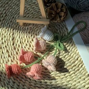 Little Lily Accessori Auto Carini per Donne, Decorazione per Specchietto Auto con Fiore Lavorato a Mano all'Uncinetto, Ornamento Pendente per Auto - Product Image 2